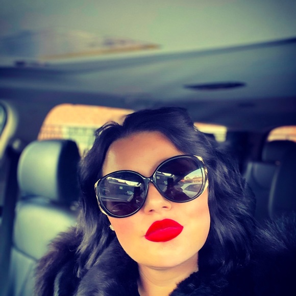 Meet your Posher, Melissa - Picture 1 of 1